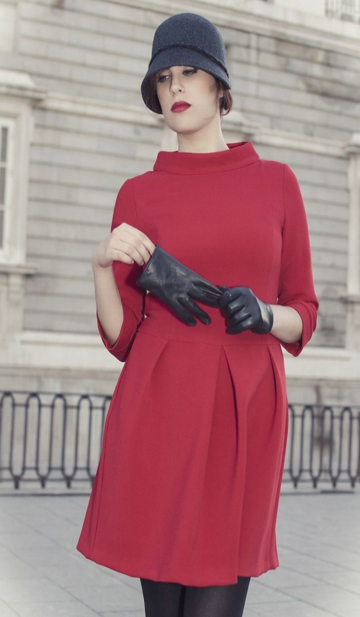 Vestido rojo cuello chimenea blancaspina